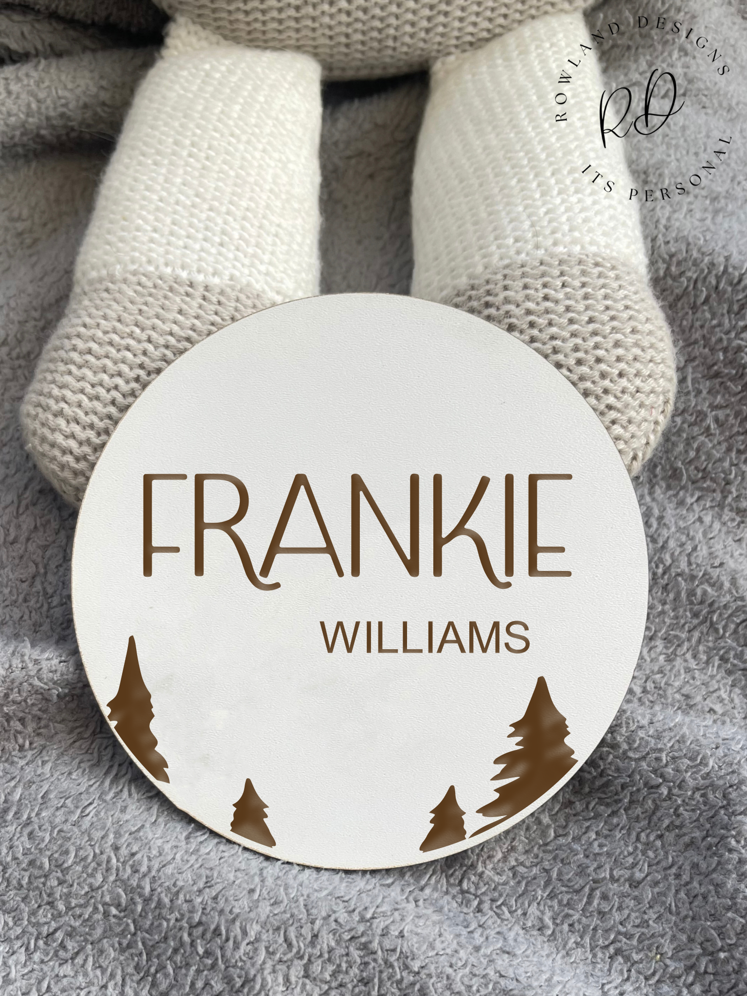 White MDF baby announcement plaque with a delicate tree design, personalized with the child's first and last names, perfect for a modern nursery.