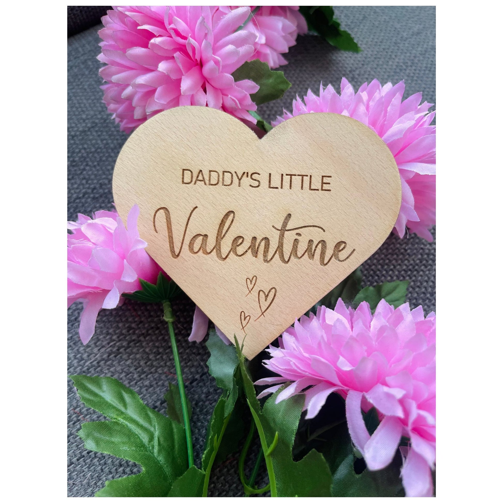 Celebrate Baby's First Valentine's in style with our heart-shaped plaque. An ideal gift for new parents, choose from Mummy's, Daddy's & more Little Valentine. Crafted from Beech veneer, Size: 115mm x 100mm, Thickness: 4mm.