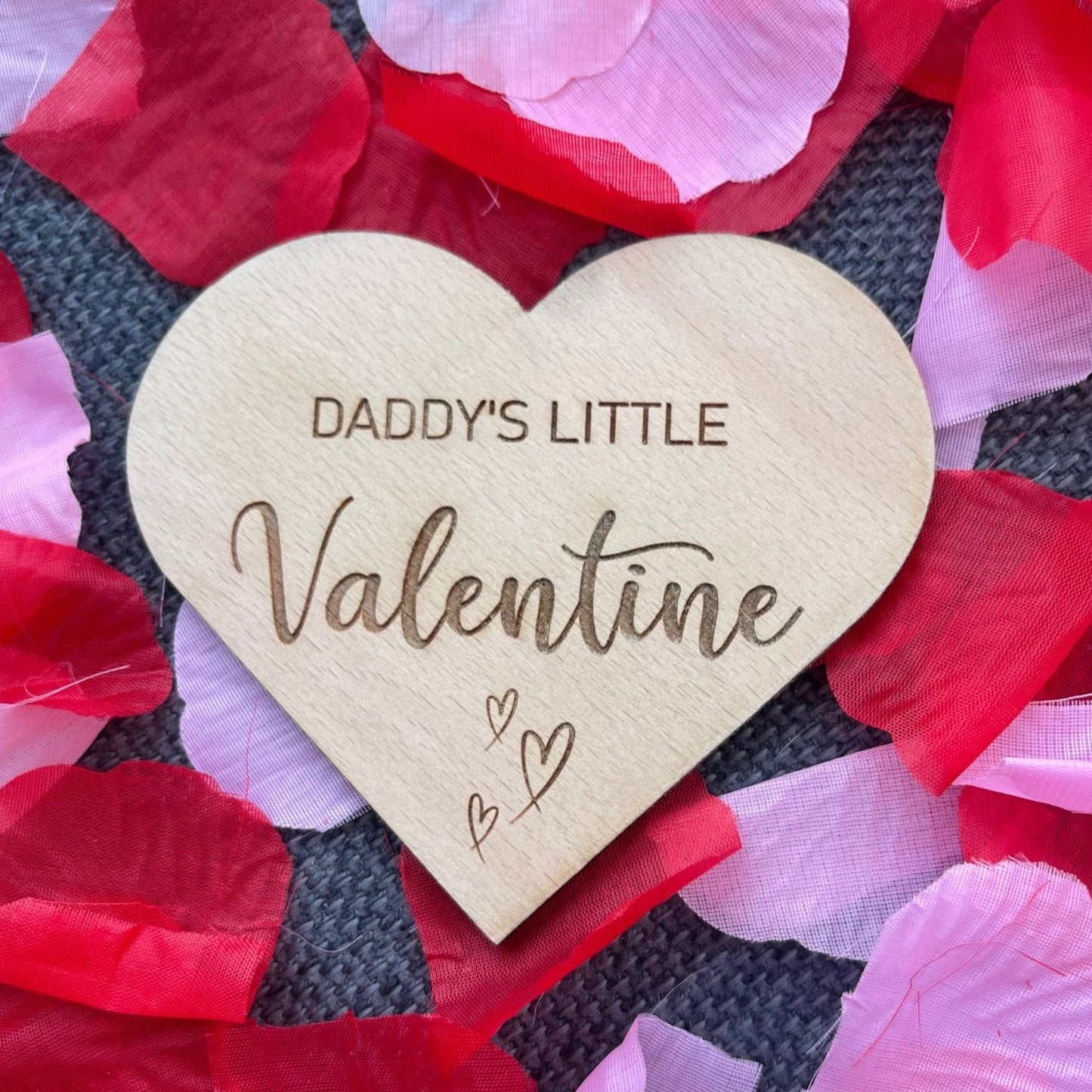 Adorn memories of Baby's First Valentine's with our heart-shaped announcement plaque. Choose from Mummy's, Daddy's & more Little Valentine. Crafted from Beech veneer, Size: 115mm x 100mm, Thickness: 4mm.