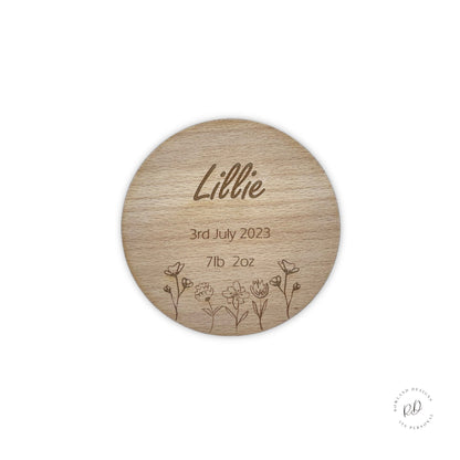 Wooden Sign with Personalised Engraving , Baby Name Announcement disc. This is a great gift for friends or family with a new baby. Engrave with name,date of birth & weight of the baby. with a  flower design at the bottom of the disc, this is made from 4mm wood. This comes in 10 centimetres by 10 centimetres or 15 by 15.    