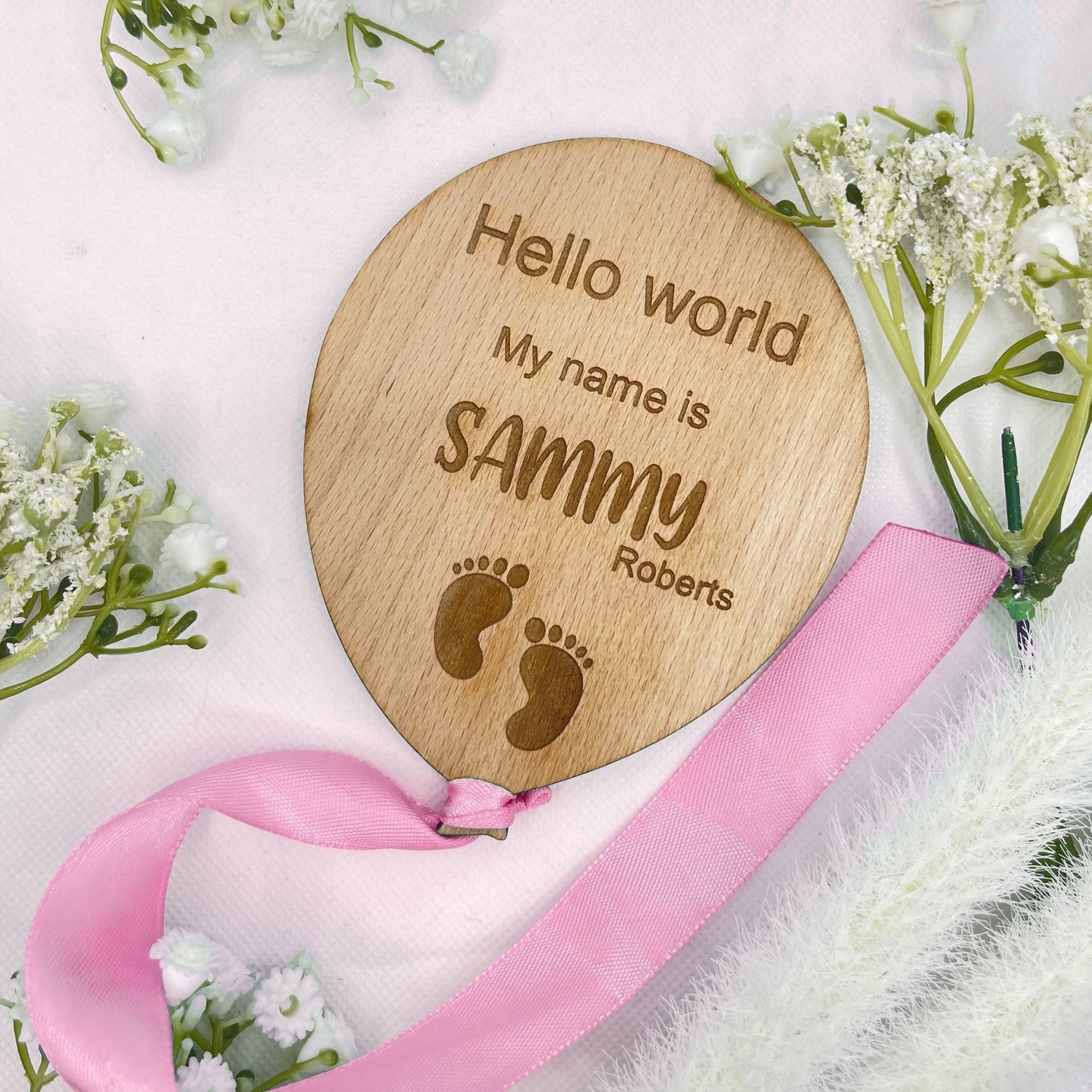 This is a lovely way to announce the arrival of your new beautiful baby to friends and family,  Personalise your plaque with your baby's name. At the top of this product it says hello world my name is, this is a balloon shaped  wooden product with ribbon colour of your choice, blue or pink..  This would make the perfect first gift for new parents. A beautiful addition to any baby photographs. 