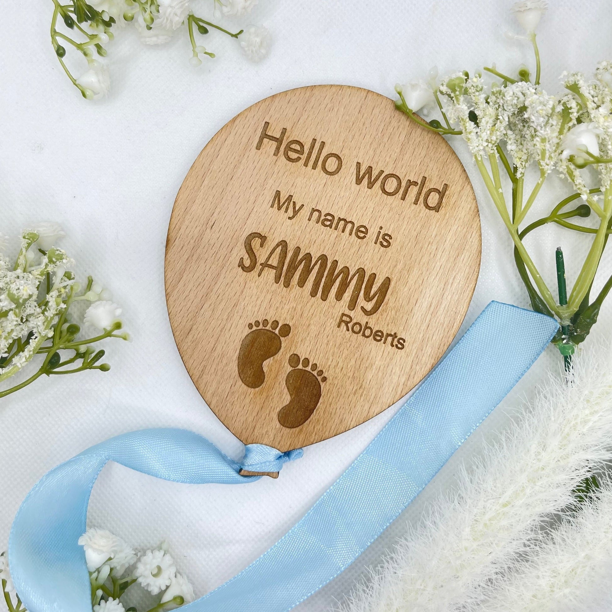 This is a lovely way to announce the arrival of your new beautiful baby to friends and family,  Personalise your plaque with your baby's name. At the top of this product it says hello world my name is, this is a balloon shaped  wooden product with ribbon colour of your choice, blue or pink..  This would make the perfect first gift for new parents. A beautiful addition to any baby photographs.