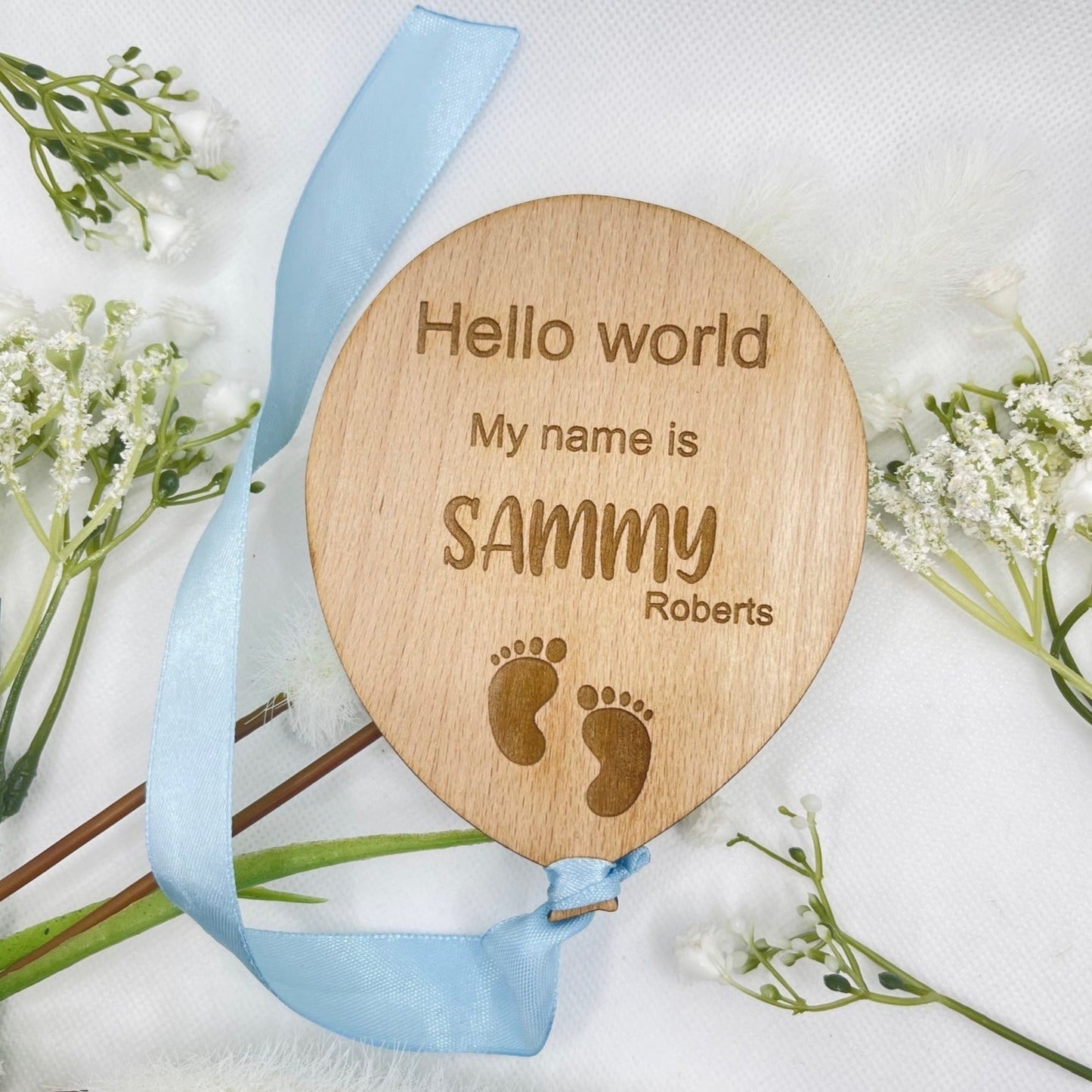This is a lovely way to announce the arrival of your new beautiful baby to friends and family,  Personalise your plaque with your baby's name. At the top of this product it says hello world my name is, this is a balloon shaped  wooden product with ribbon colour of your choice, blue or pink..  This would make the perfect first gift for new parents. A beautiful addition to any baby photographs. 