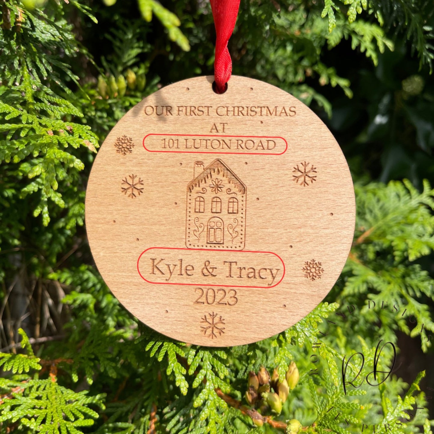 Make your first Christmas in your new home extra special with our Personalized First Home Christmas Ornament. Customize it with your home's name, street, the couple's names, and the year. Crafted from 4mm beech veneer, this 100mm x 100mm ornament adds a touch of elegance to your holiday decor and comes with a vibrant red ribbon. The perfect keepsake for the holiday season.