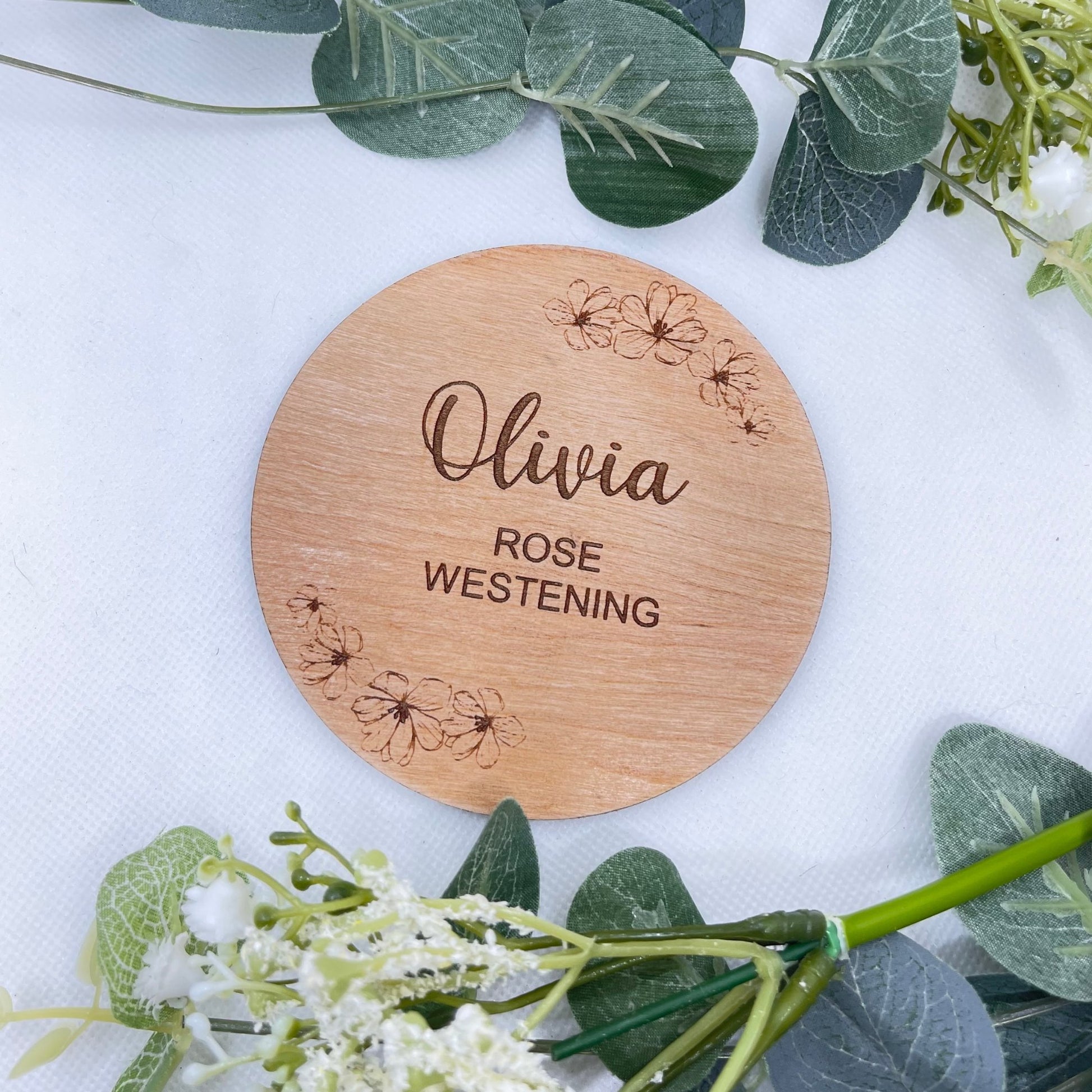 Introducing our personalized baby announcement plaque - a charming way to share the joy of your new arrival! Customize with your baby's first, middle, and last name for a unique touch. Crafted from elegant cherry veneer, this plaque is available in two sizes (10x10cm or 15x15cm) with a thickness of 4mm. Ideal as a thoughtful gift for new parents or a delightful addition to baby photographs. Cherish the special moments with this timeless keepsake.